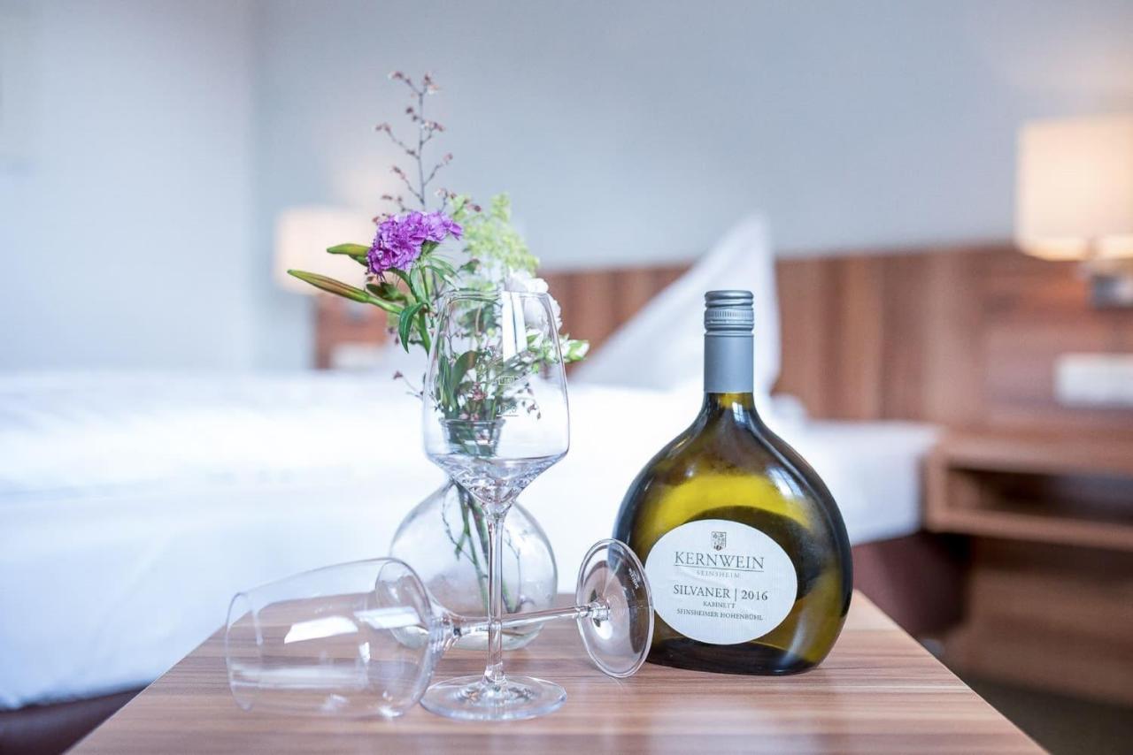 Weingut Kernwein Hotel Seinsheim ภายนอก รูปภาพ